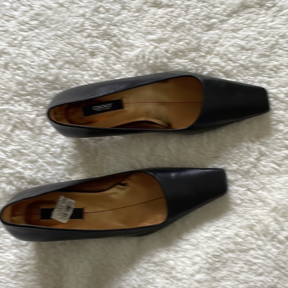 DKNY Leather Sean-40MM Pump In Black Size-8 1/2 NWT - Picture 3 of 14